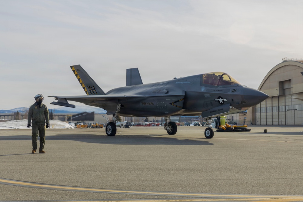 U.S. Marines with VMFA-542 prepare F-35B Lightning II aircraft for familiarization flight