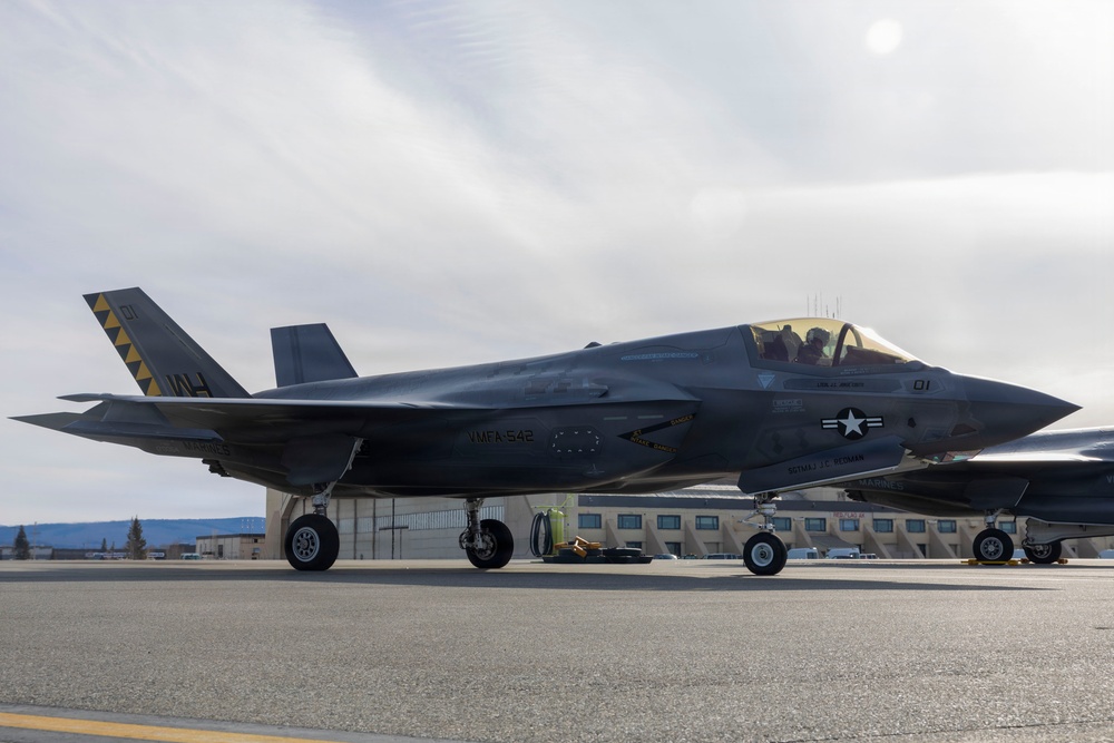 U.S. Marines with VMFA-542 prepare F-35B Lightning II aircraft for familiarization flight