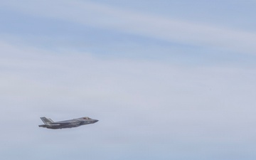 U.S. Marines with VMFA-542 prepare F-35B Lightning II aircraft for familiarization flight