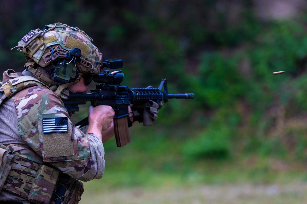 Soldiers conduct live-fire exercise