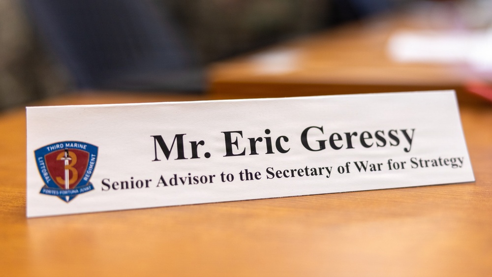 Pentagon senior advisor visits Hawaii Marines