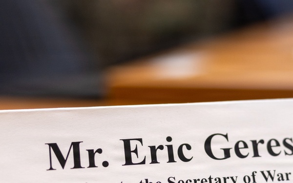 Pentagon senior advisor visits Hawaii Marines