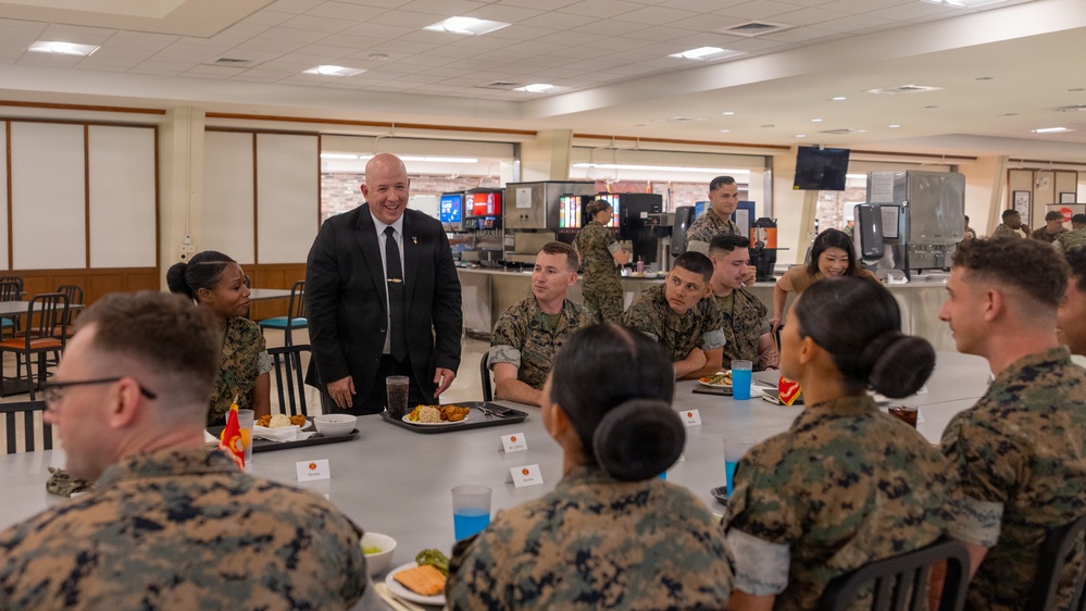 Pentagon senior advisor visits Hawaii Marines