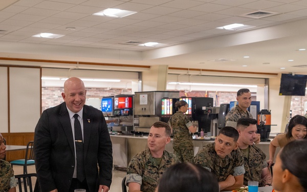 Pentagon senior advisor visits Hawaii Marines