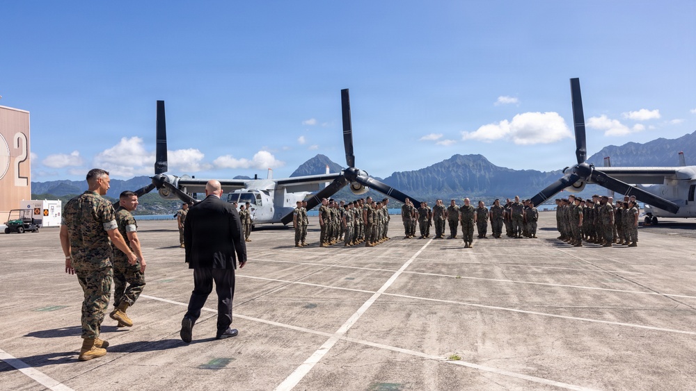 Pentagon senior advisor visits Hawaii Marines