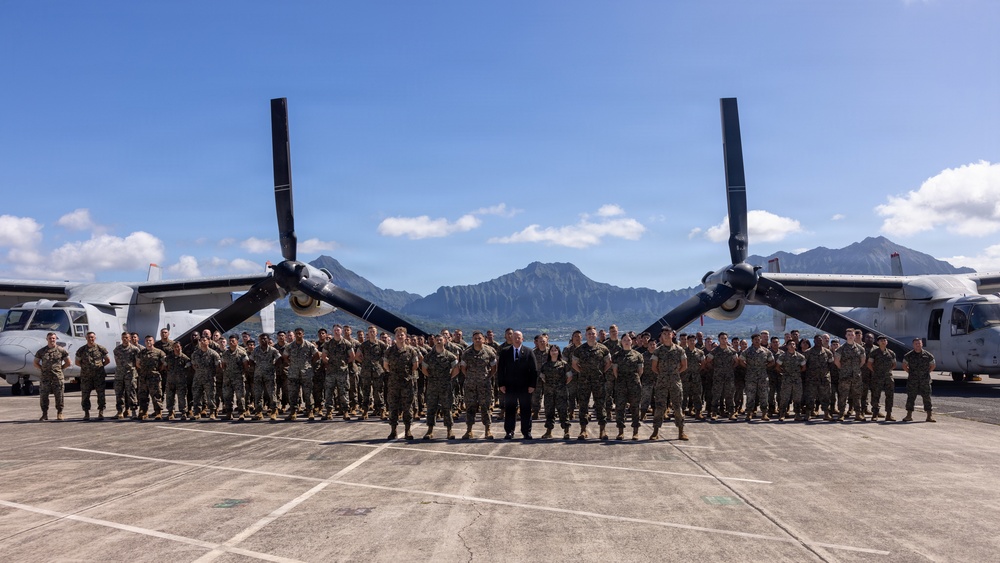 Pentagon senior advisor visits Hawaii Marines