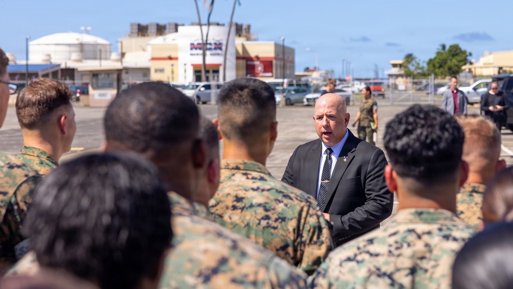 Pentagon senior advisor visits Hawaii Marines
