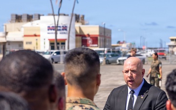 Pentagon senior advisor visits Hawaii Marines