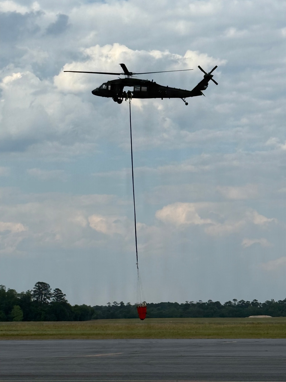 UH-60 Black Hawk Supports Wildfire Suppression
