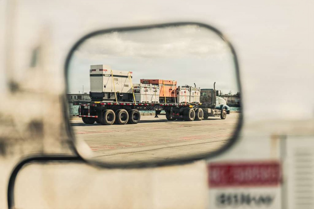 LCAC 62 arrives at Naval Base Guam in response to Super Typhoon Sinlaku