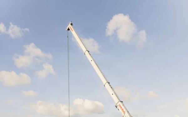 LCAC 62 arrives at Naval Base Guam in response to Super Typhoon Sinlaku