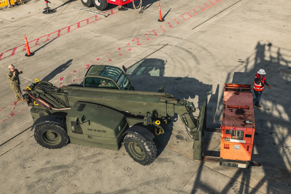 LCAC 62 arrives at Naval Base Guam in response to Super Typhoon Sinlaku