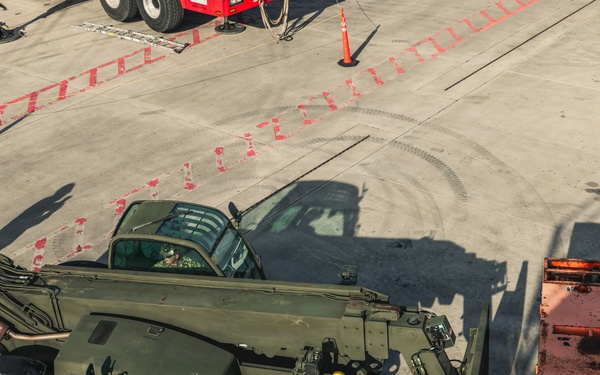 LCAC 62 arrives at Naval Base Guam in response to Super Typhoon Sinlaku