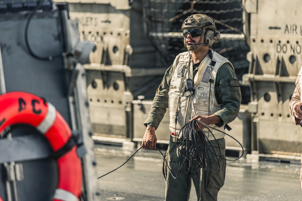LCAC 62 arrives at Naval Base Guam in response to Super Typhoon Sinlaku