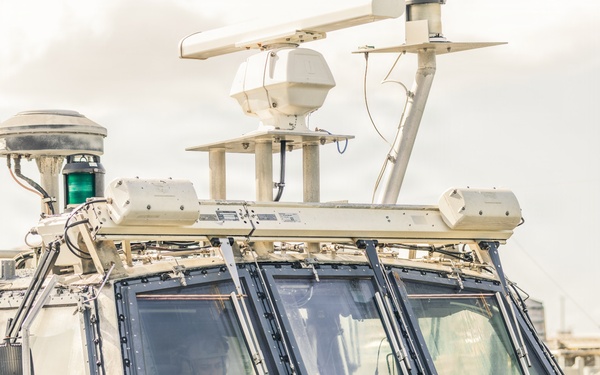 LCAC 62 arrives at Naval Base Guam in response to Super Typhoon Sinlaku