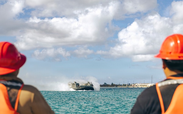 LCAC 62 arrives at Naval Base Guam in response to Super Typhoon Sinlaku