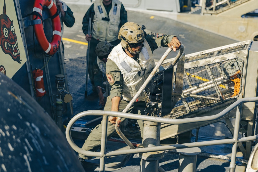 LCAC 62 arrives at Naval Base Guam in response to Super Typhoon Sinlaku