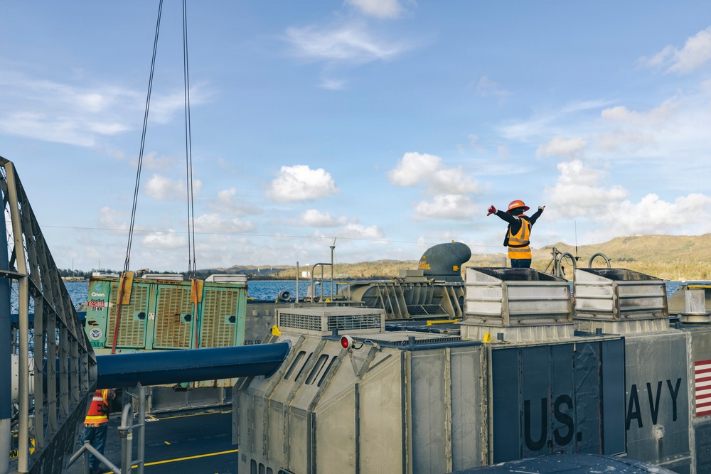 LCAC 62 arrives at Naval Base Guam in response to Super Typhoon Sinlaku