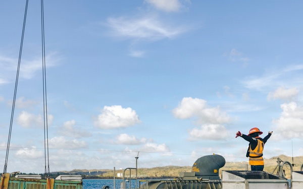LCAC 62 arrives at Naval Base Guam in response to Super Typhoon Sinlaku
