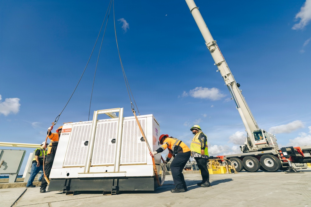 LCAC 62 arrives at Naval Base Guam in response to Super Typhoon Sinlaku