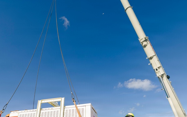 LCAC 62 arrives at Naval Base Guam in response to Super Typhoon Sinlaku