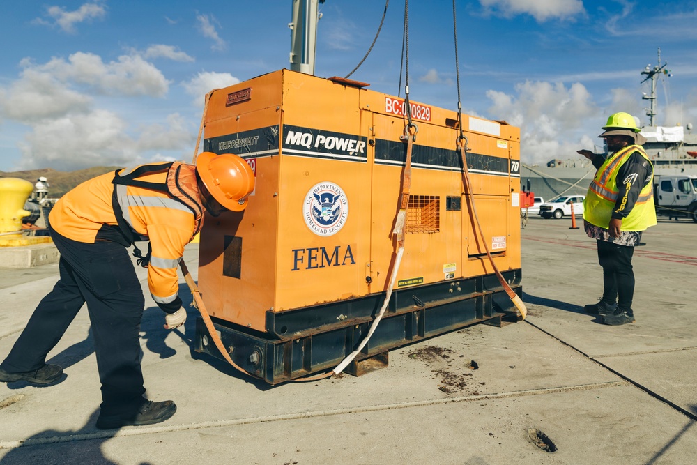 LCAC 62 arrives at Naval Base Guam in response to Super Typhoon Sinlaku