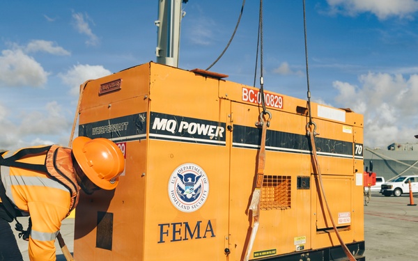 LCAC 62 arrives at Naval Base Guam in response to Super Typhoon Sinlaku