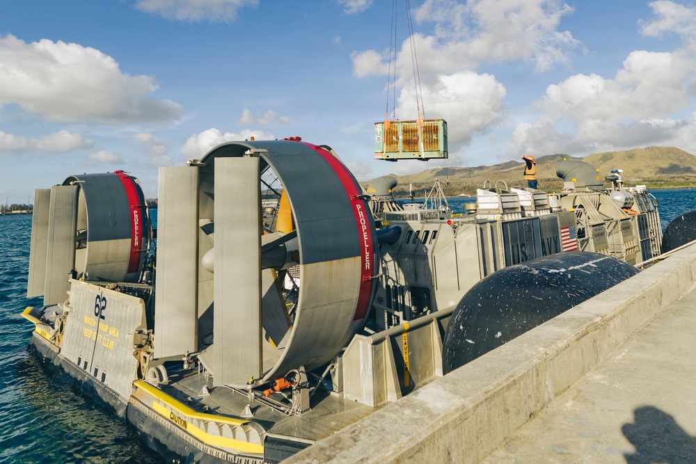 LCAC 62 arrives at Naval Base Guam in response to Super Typhoon Sinlaku