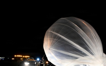 Soldiers Train with High Altitude Balloons