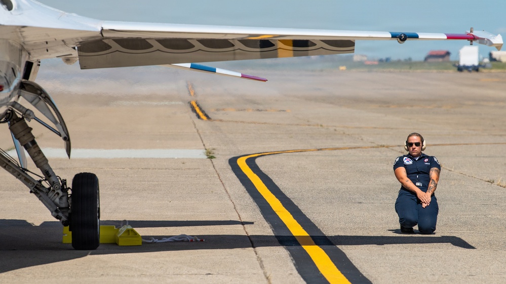 Thunderbirds 1-7 arrive ahead of Wings Over Solano air show