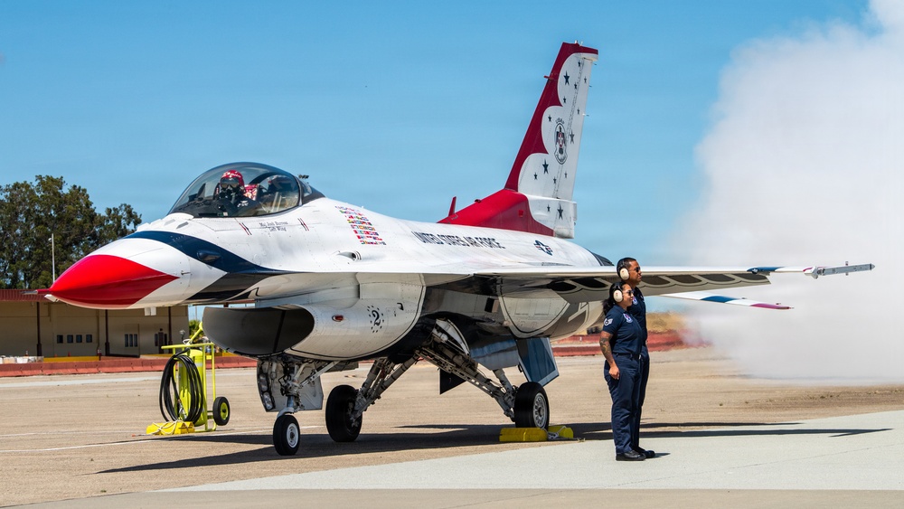 Thunderbirds 1-7 arrive ahead of Wings Over Solano air show