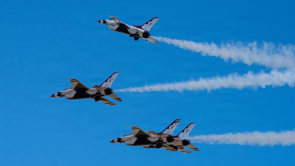 Thunderbirds 1-7 arrive ahead of Wings Over Solano air show
