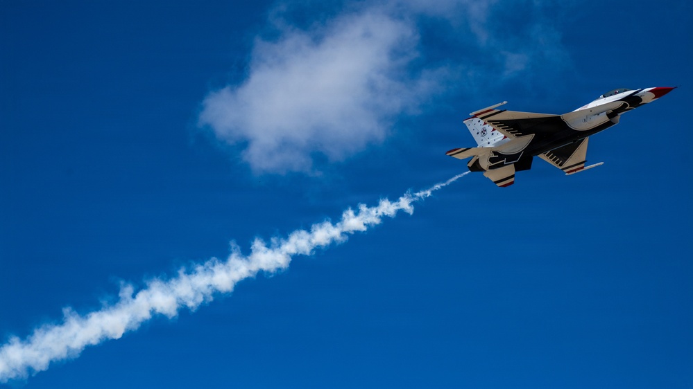 Thunderbirds 1-7 arrive ahead of Wings Over Solano air show