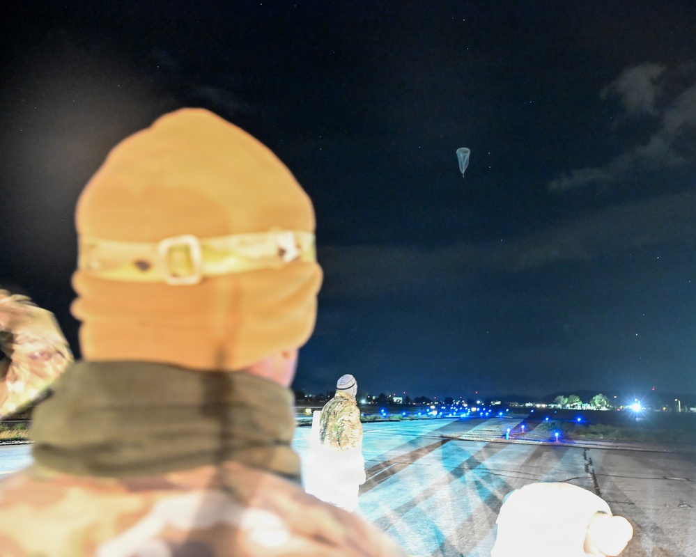 Soldiers Train with High Altitude Balloons