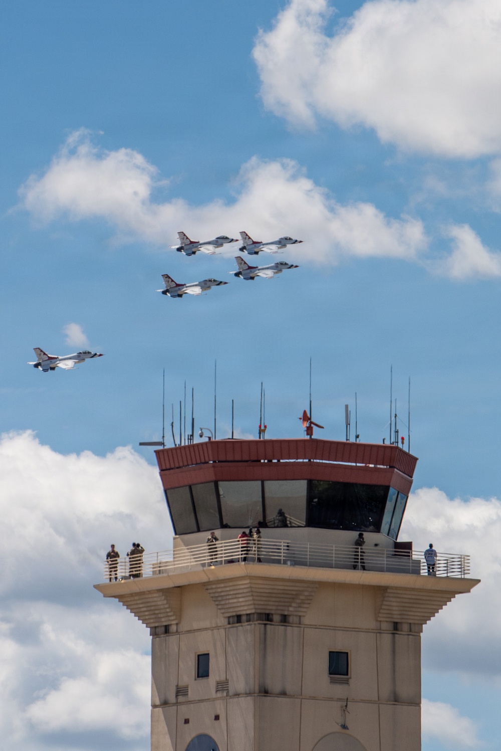 Thunderbirds 1-7 arrive ahead of Wings Over Solano air show