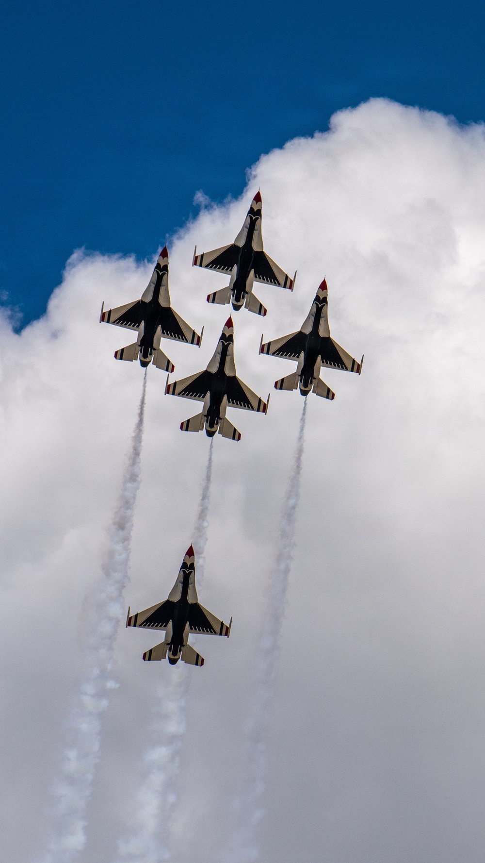 Thunderbirds 1-7 arrive ahead of Wings Over Solano air show