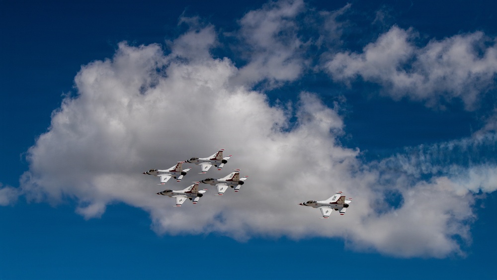 Thunderbirds 1-7 arrive ahead of Wings Over Solano air show
