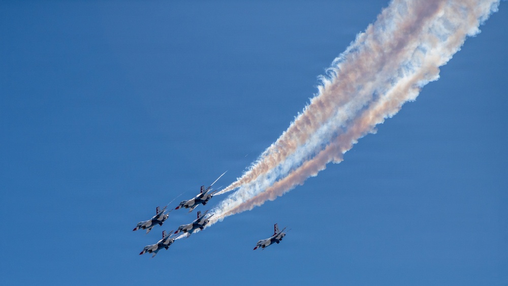 Thunderbirds 1-7 arrive ahead of Wings Over Solano air show