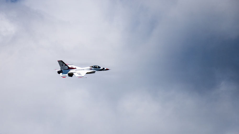 Thunderbirds 1-7 arrive ahead of Wings Over Solano air show