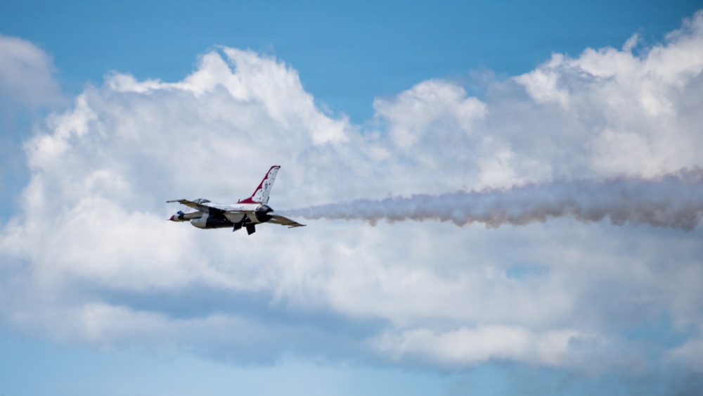 Thunderbirds 1-7 arrive ahead of Wings Over Solano air show