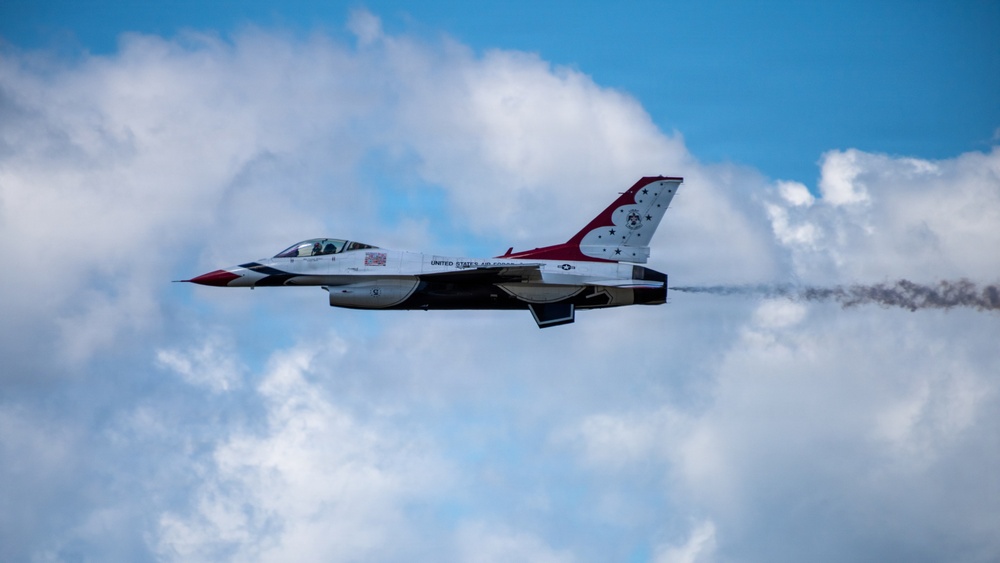 Thunderbirds 1-7 arrive ahead of Wings Over Solano air show