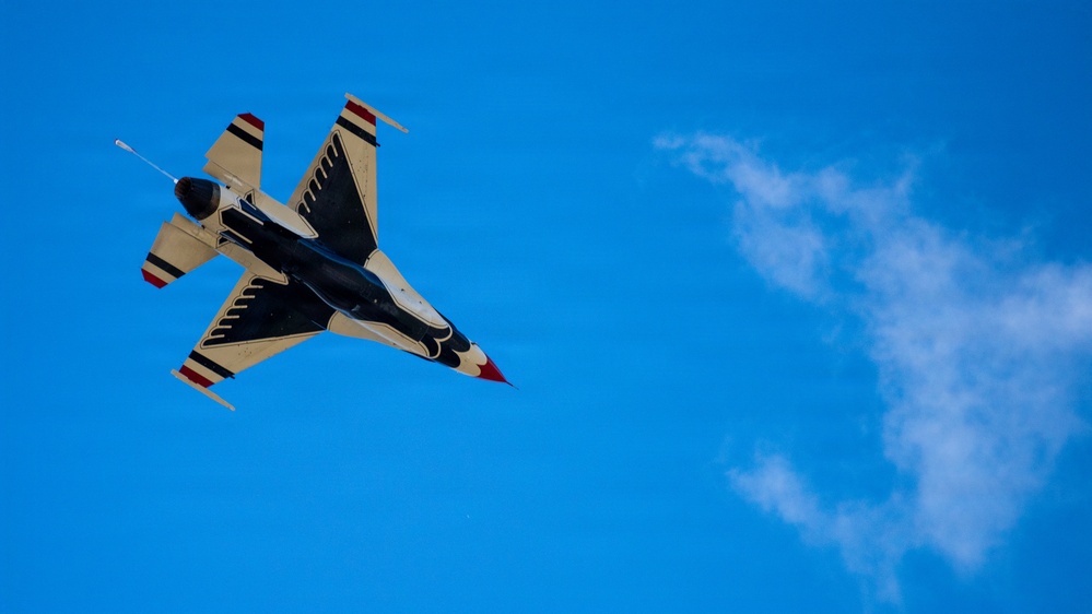 Thunderbirds 1-7 arrive ahead of Wings Over Solano air show