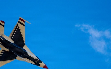 Thunderbirds 1-7 arrive ahead of Wings Over Solano air show