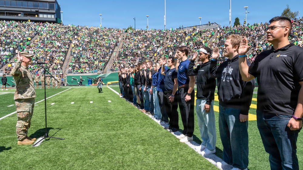Oregon National Guard salutes service at University of Oregon Spring football game
