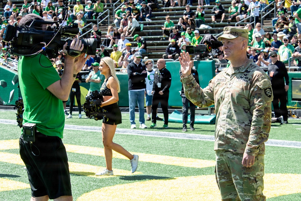 Oregon National Guard salutes service at University of Oregon Spring football game