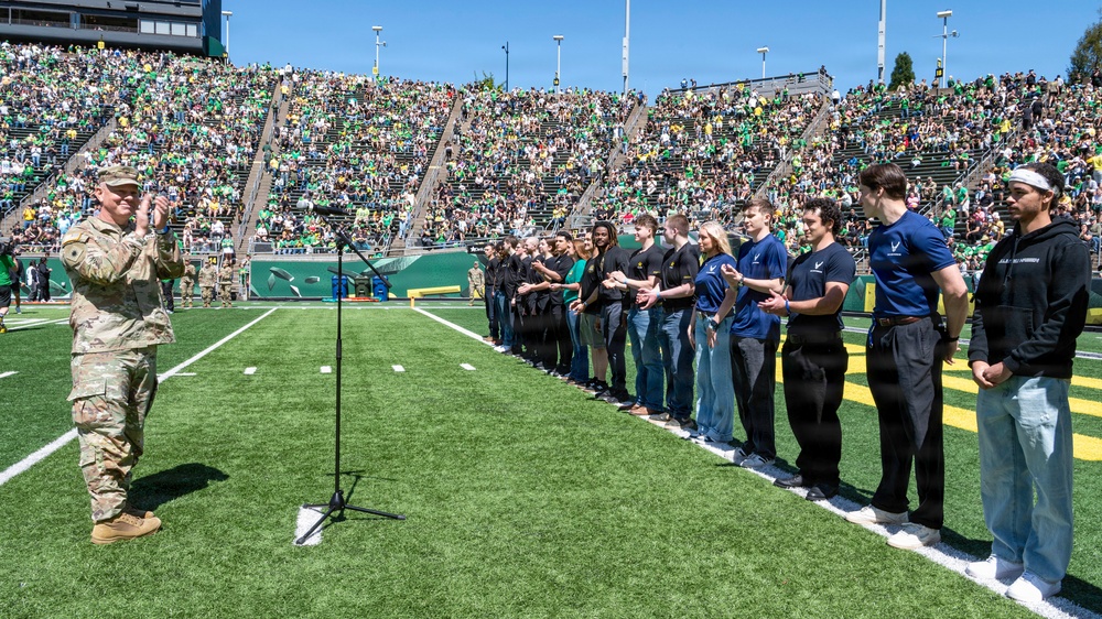 Oregon National Guard salutes service at University of Oregon Spring football game