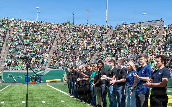 Oregon National Guard salutes service at University of Oregon Spring football game