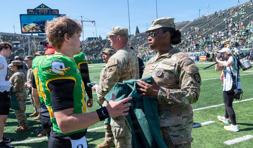 Oregon National Guard salutes service at University of Oregon Spring football game