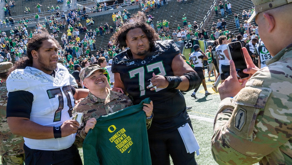 Oregon National Guard salutes service at University of Oregon Spring football game