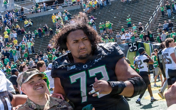 Oregon National Guard salutes service at University of Oregon Spring football game